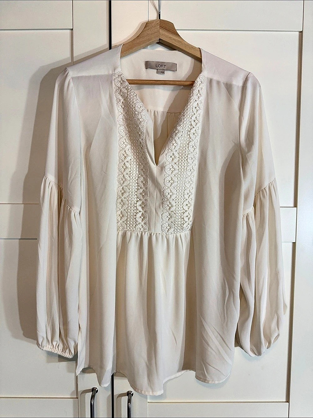 LOFT Lace Front Blouse in White Size Small Like New B17